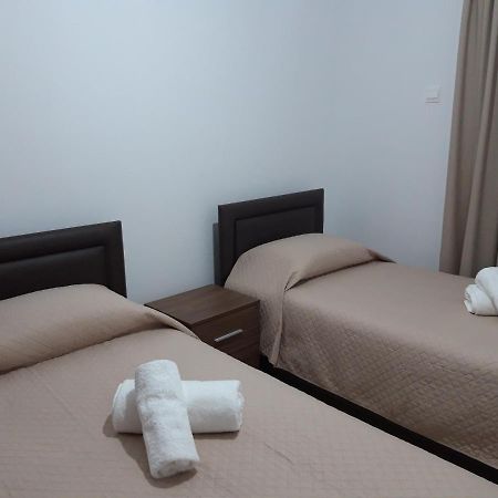 Costas Two-Bedroom Ground Floor Apartment Paphos Esterno foto
