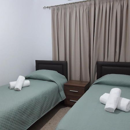 Costas Two-Bedroom Ground Floor Apartment Paphos Esterno foto
