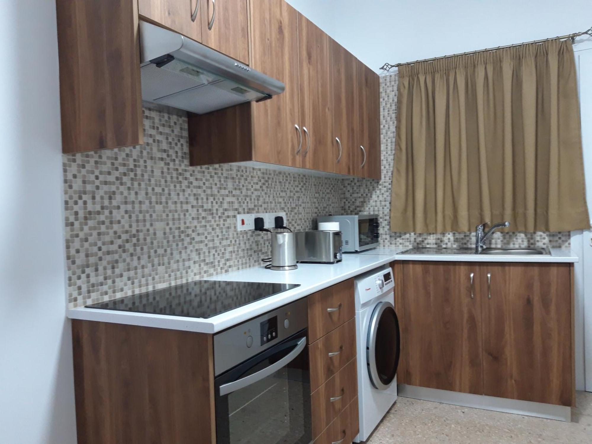 Costas Two-Bedroom Ground Floor Apartment Paphos Esterno foto